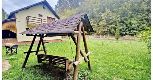 Casă Apața