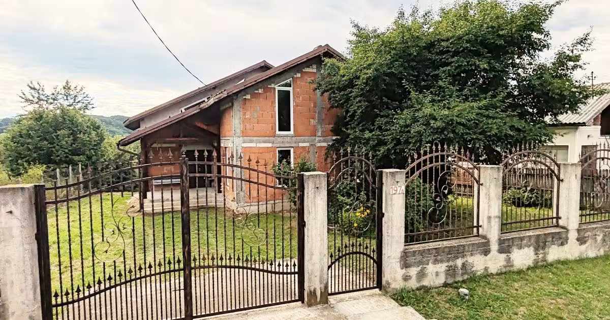 Casă individuală de vânzare cu 4 camere în Manga