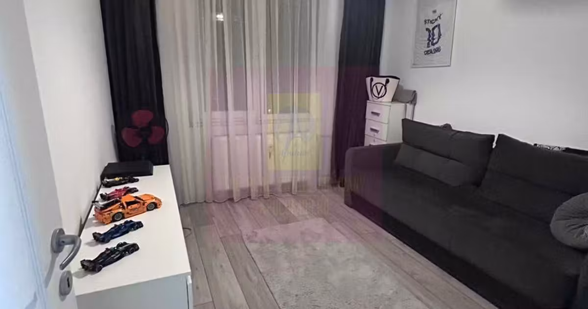 Apartament de vânzare cu 3 camere în zona Titan, Sector 3