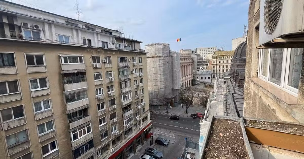 Apartament de vânzare cu 3 camere, mobilat în Ultracentral