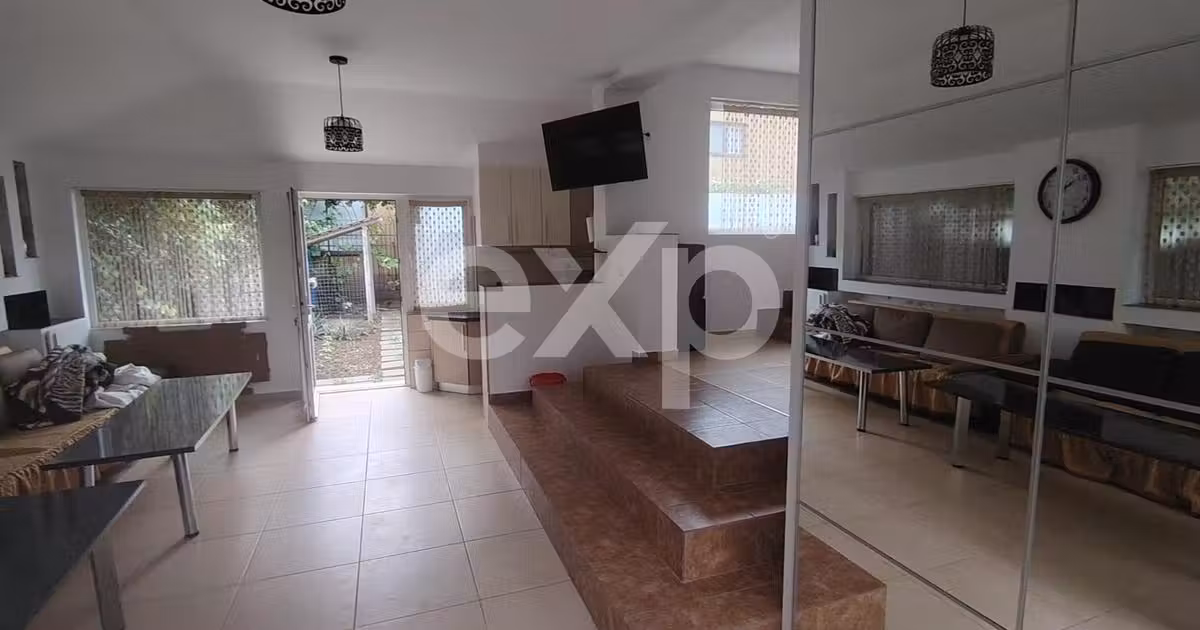 Casă individuală de vânzare cu 7 camere în zona Central, Târgoviște