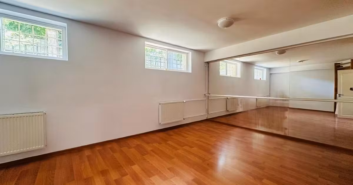 Casă individuală de vânzare cu 9 camere în zona Vatra Luminoasă, Sector 2