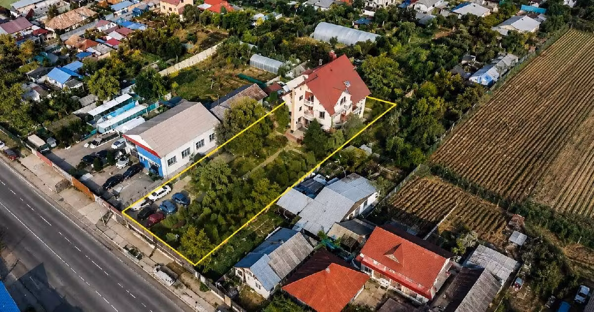 Casă individuală de vânzare cu 10 camere în zona Șerbănești, Bacău
