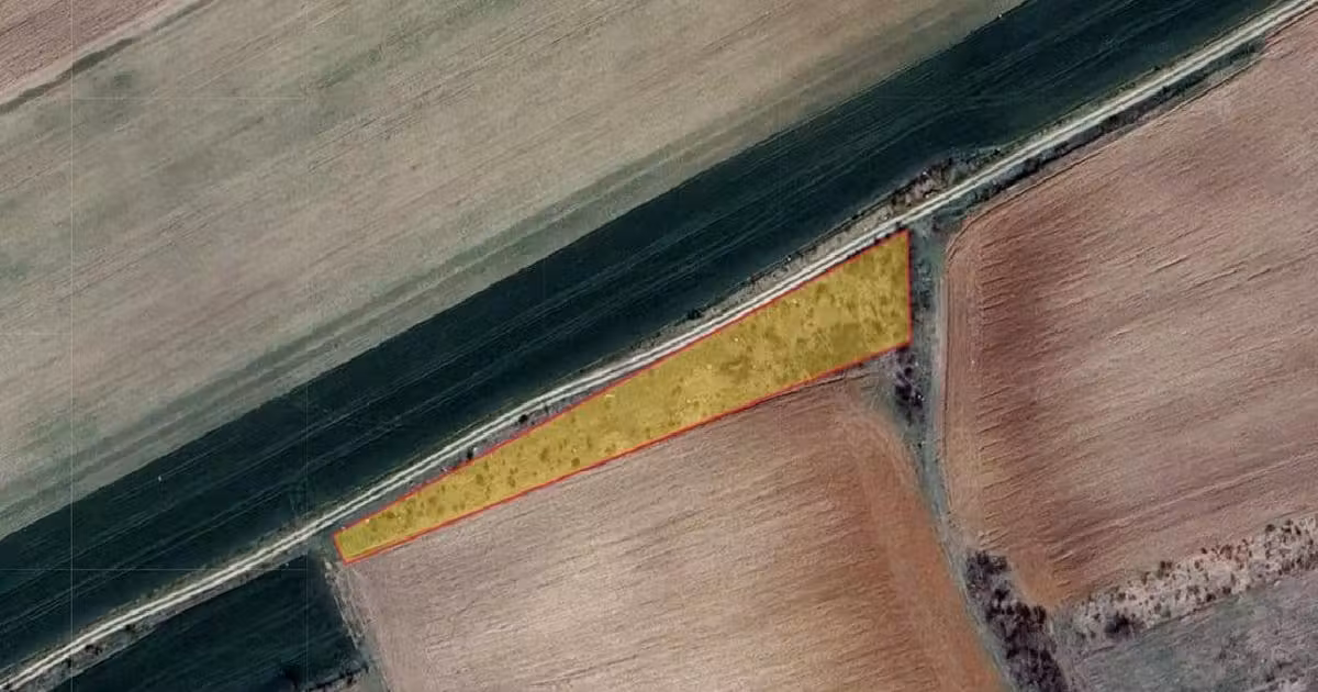 Teren agricol intravilan de vânzare de 2250 mp, în Izvoru