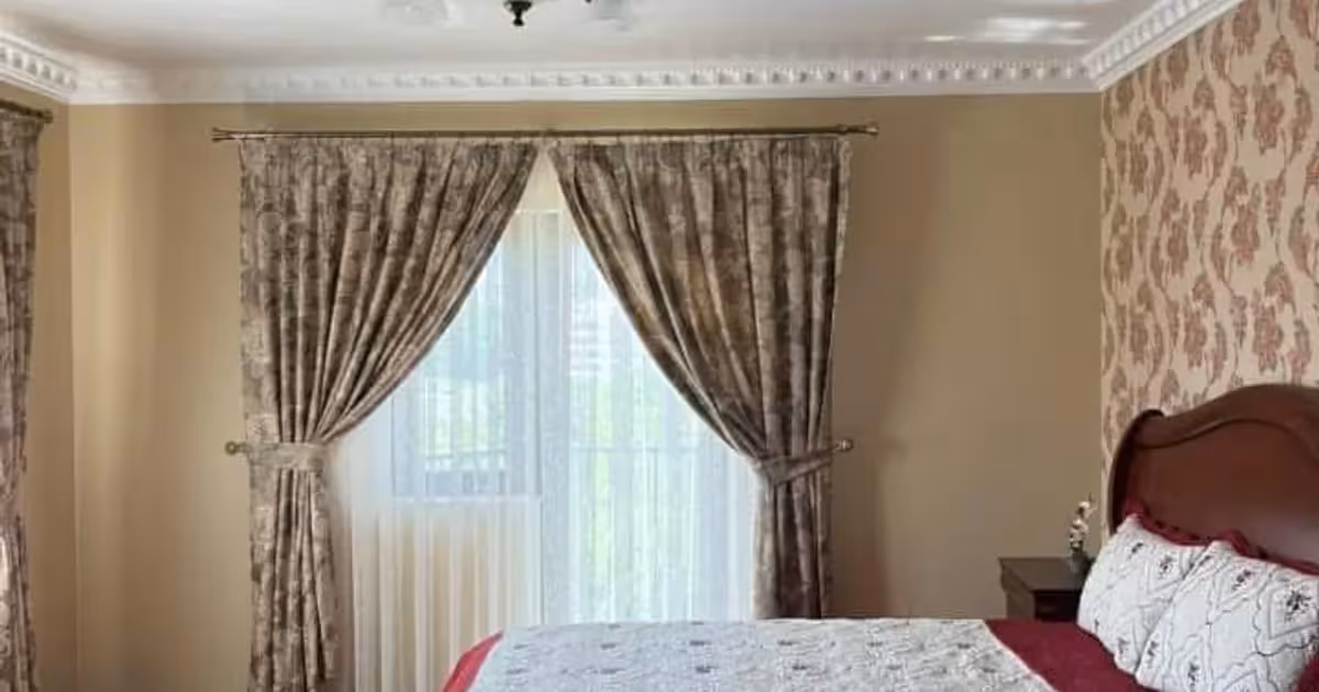 Casă individuală de vânzare cu 15 camere în Băile 1 Mai