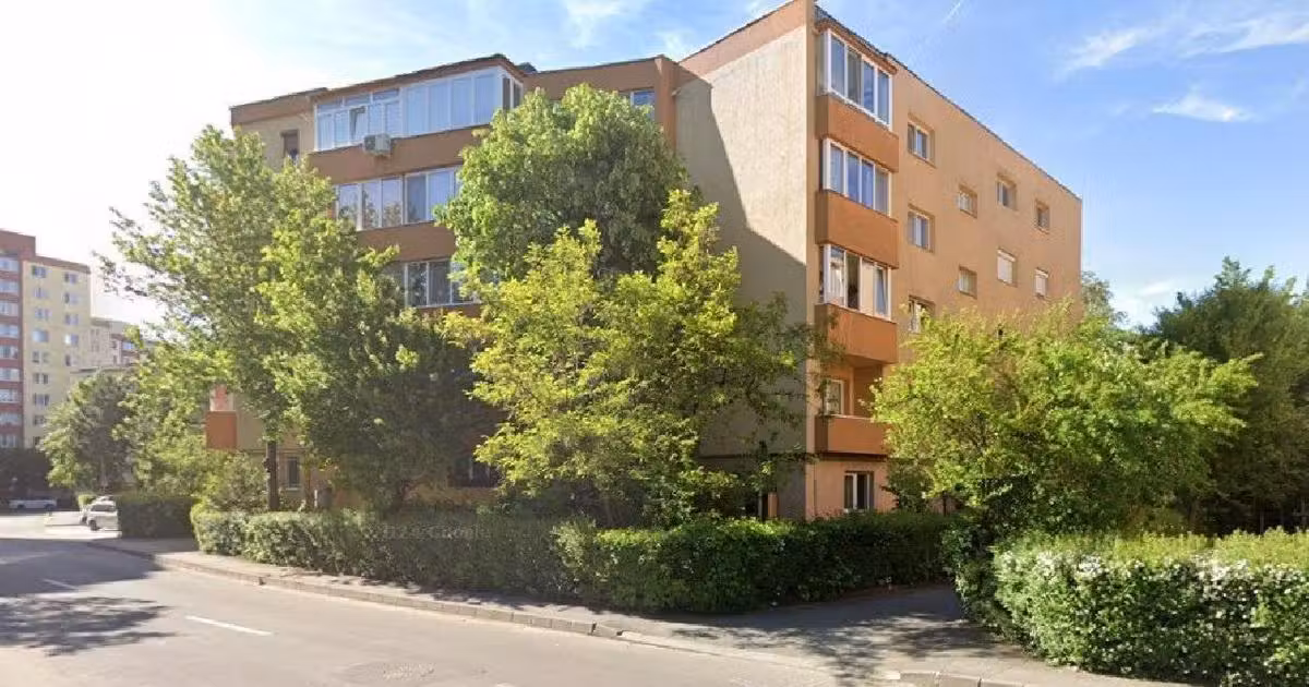 Apartament de vânzare cu 3 camere în zona Central, Brașov