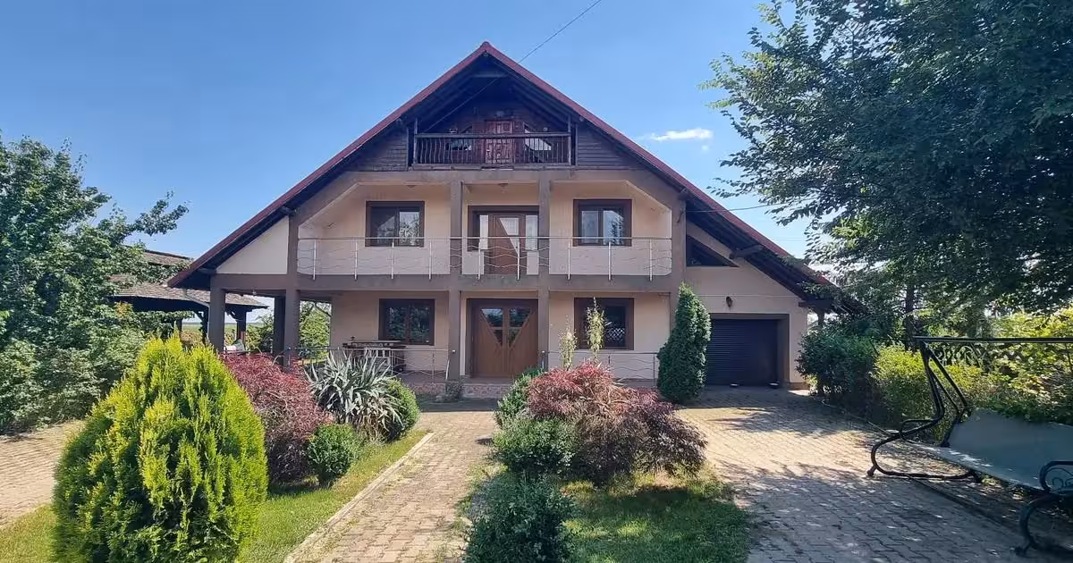Casă individuală de vânzare cu 7 camere în Căteasca