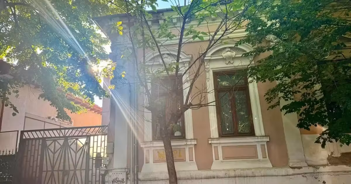 Casă de vânzare cu 7 camere, mobilată în zona Armeneasca, Sector 2