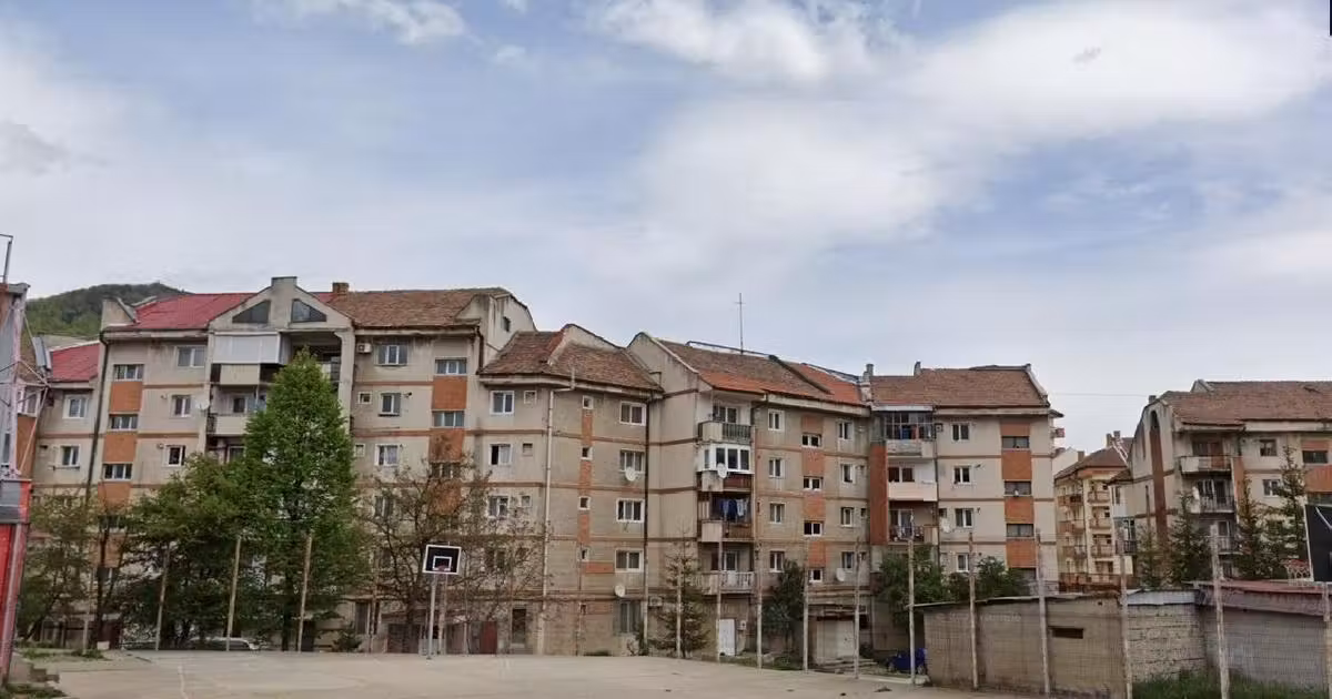 Apartament de vânzare cu 3 camere în Uricani