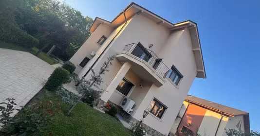 Casă Central