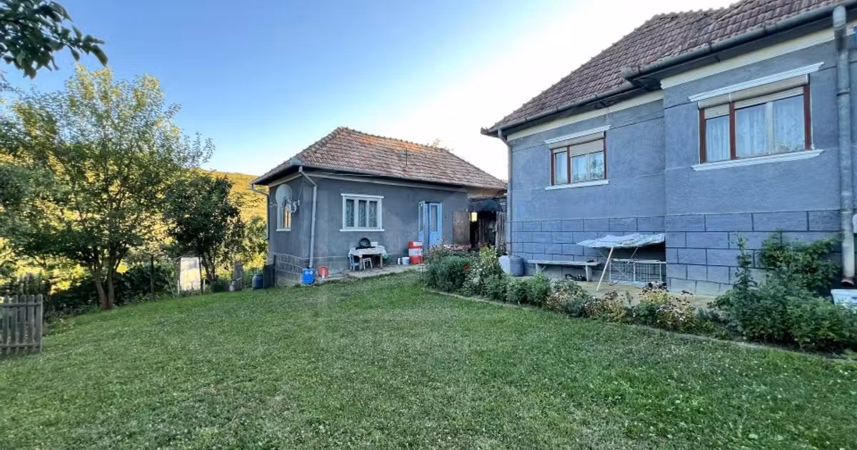 Casă individuală de vânzare cu 4 camere, mobilată în Pata