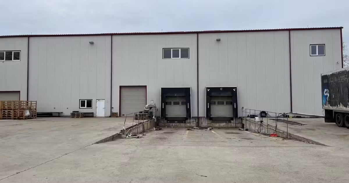 Spațiu industrial de vânzare 1100 mp în Puchenii Mari