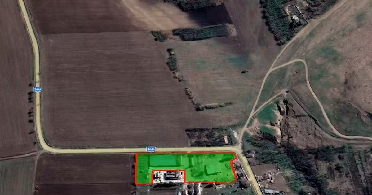 Teren Construcții intravilan de vânzare de 8200 mp, în Roșiești