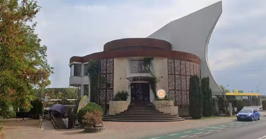 Spațiu comercial Est