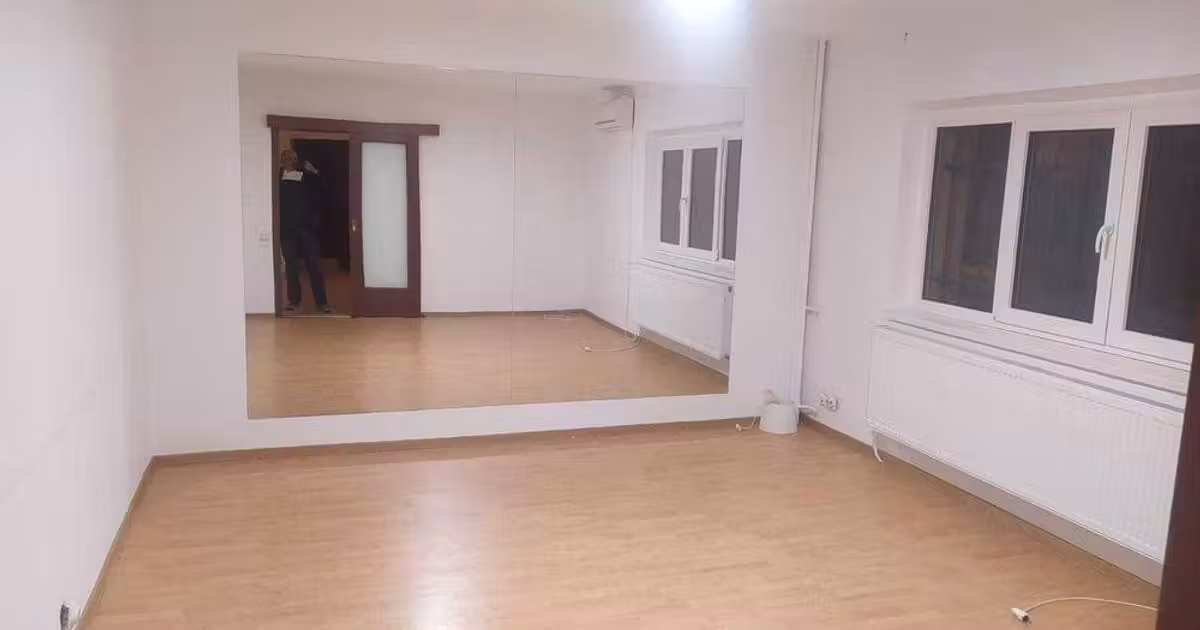 Apartament de vânzare cu 2 camere în zona Nerva Traian, Sector 3
