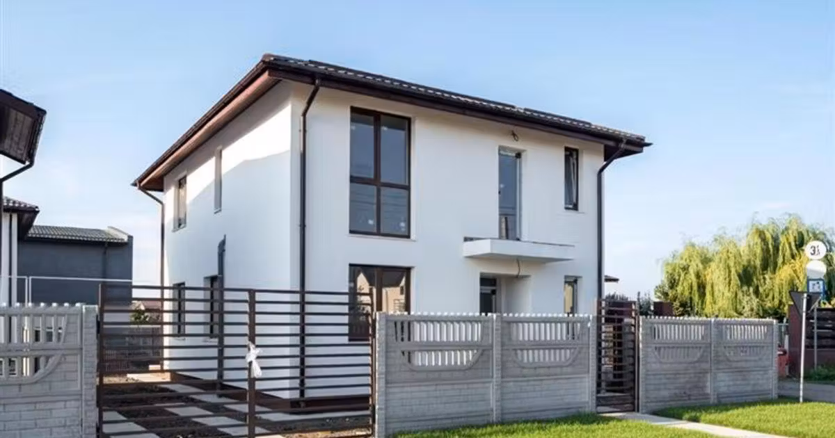 Casă de vânzare cu 5 camere în Domnești