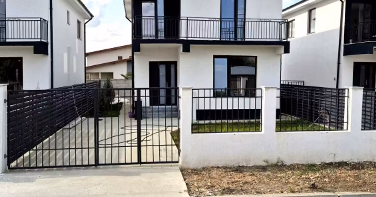 Casă individuală de vânzare cu 4 camere în Lumina