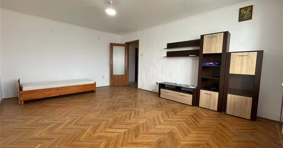 Apartament de vânzare cu 4 camere în zona Central, Tulcea
