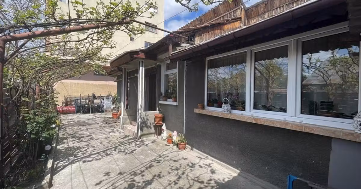 Casă individuală de vânzare cu 3 camere, mobilată în zona Central, Târgu Jiu