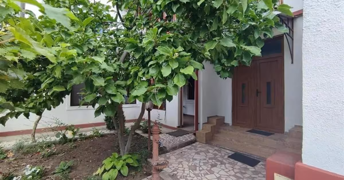 Casă de vânzare cu 7 camere în zona Brazda lui Novac, Craiova