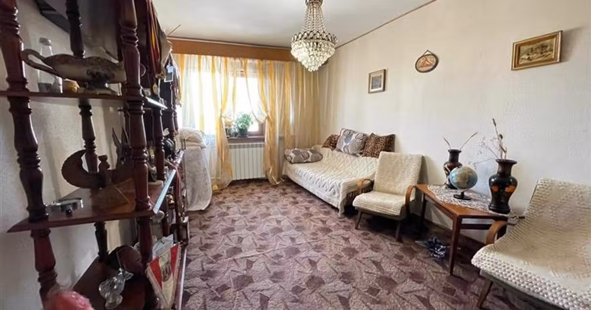 Apartament de vânzare cu 3 camere în zona Central, Tulcea