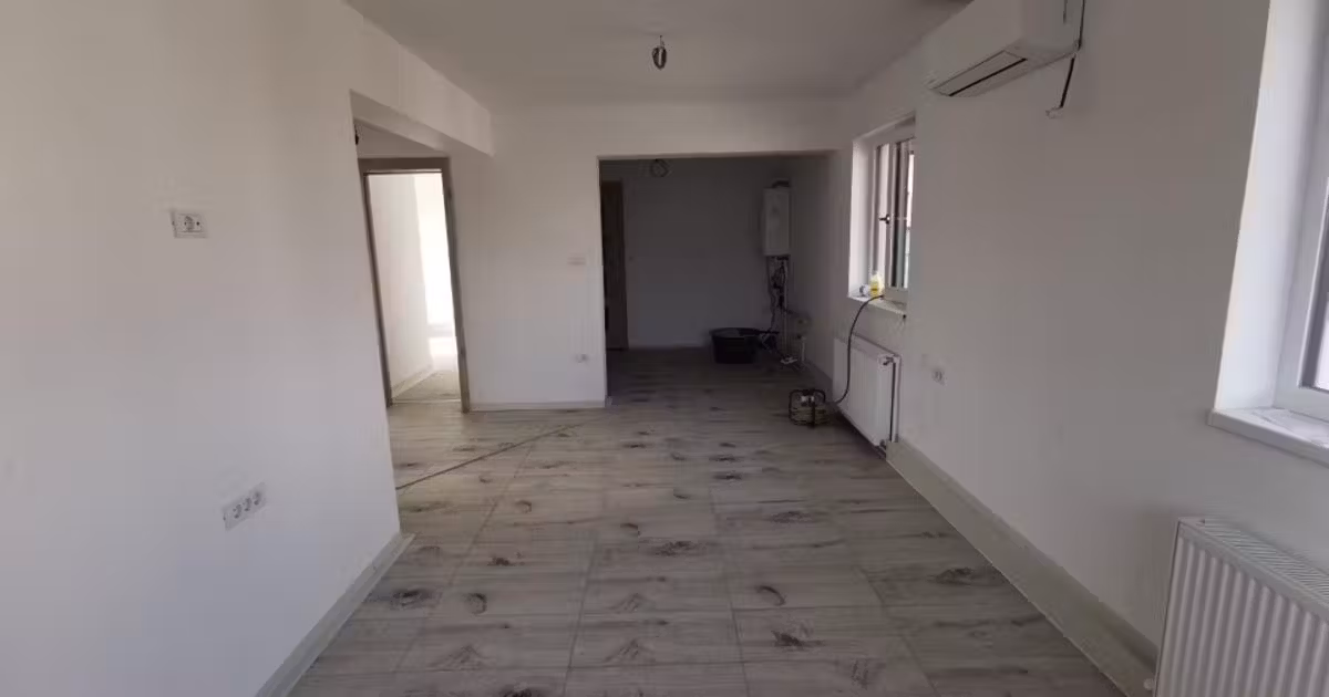Casă individuală de vânzare cu 3 camere în Lumina