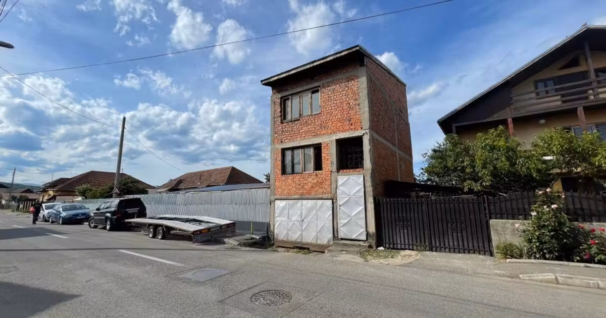 Casă individuală de vânzare cu 2 camere în zona Nord, Târgu Jiu