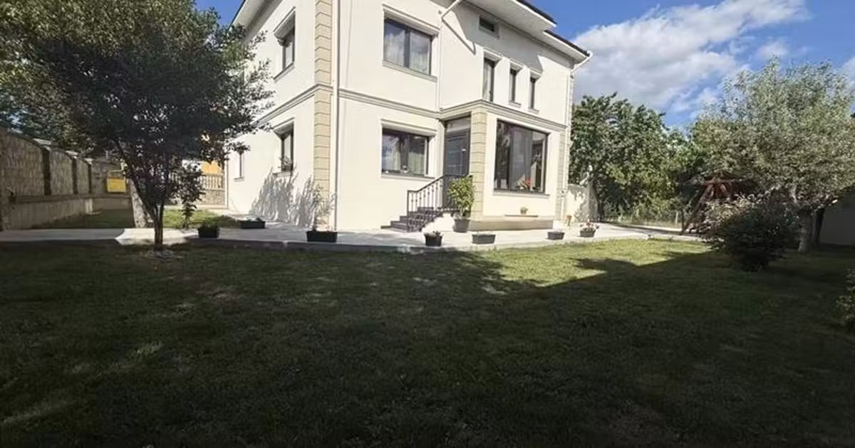 Casă de vânzare cu 4 camere în zona Burdujeni, Suceava