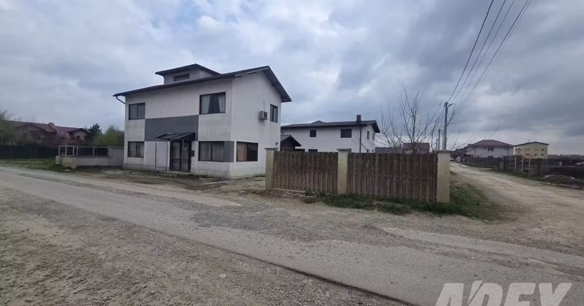 Casă individuală de vânzare cu 4 camere, mobilată în Clinceni