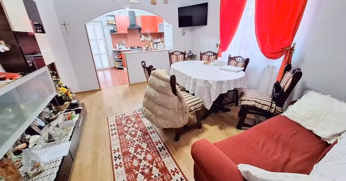 Casă individuală de vânzare cu 8 camere în zona 9 Mai, Bacău