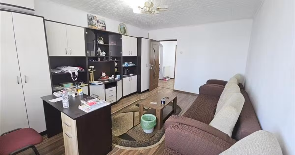 Apartament de vânzare cu 3 camere în zona 9 Mai, Bacău