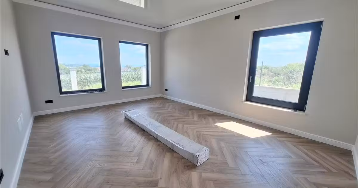 Casă individuală de vânzare cu 4 camere în Breazu