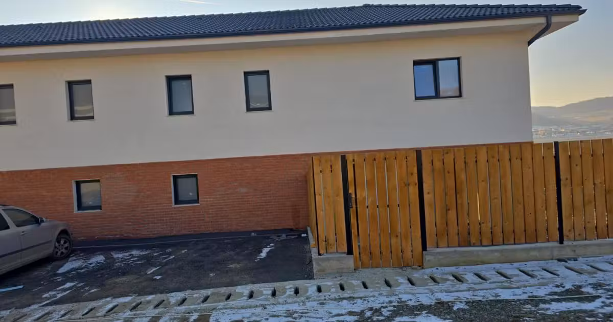Duplex de vânzare cu 4 camere în Chinteni