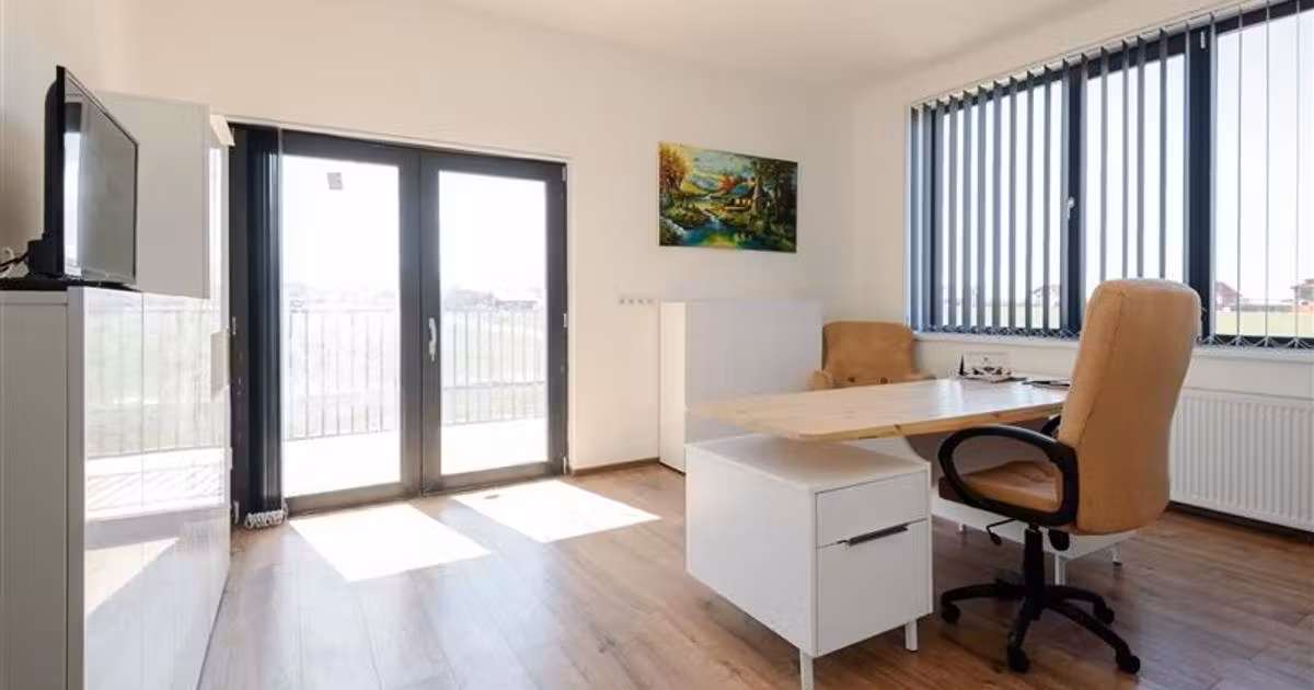 Spațiu comercial de vânzare de 590 mp, în Cărpiniș