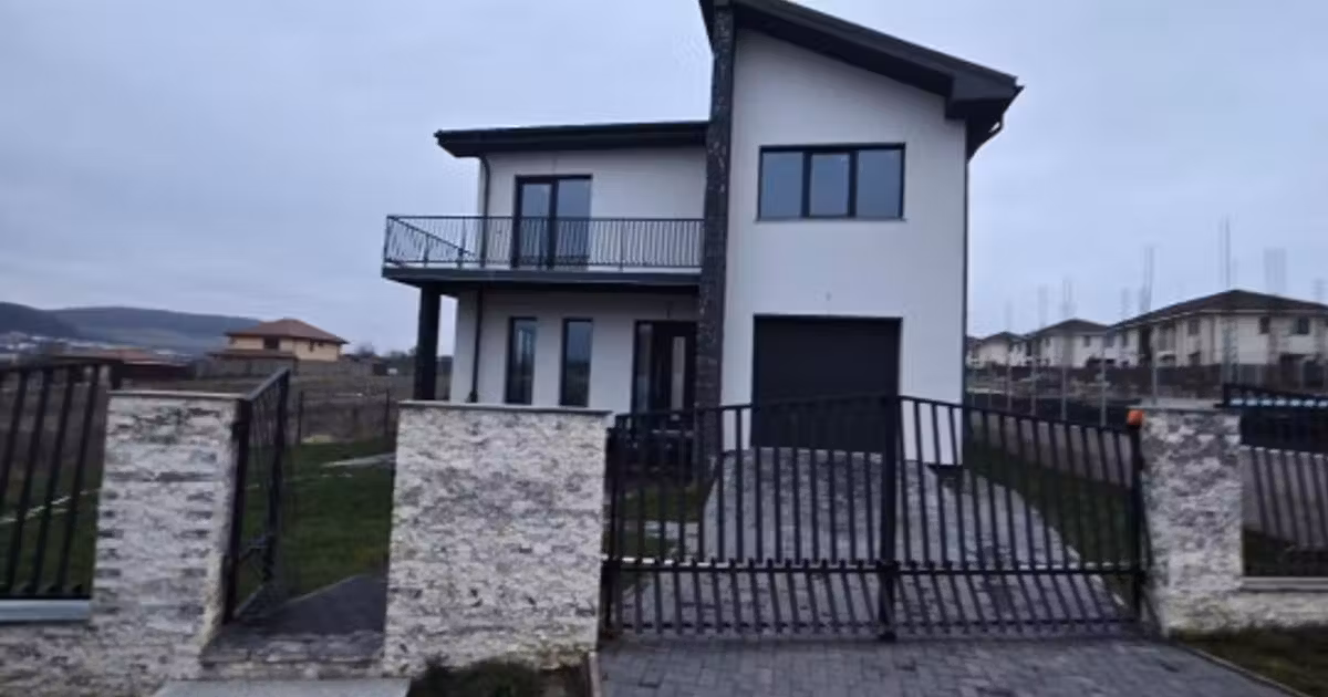 Casă individuală de vânzare cu 5 camere în Chinteni