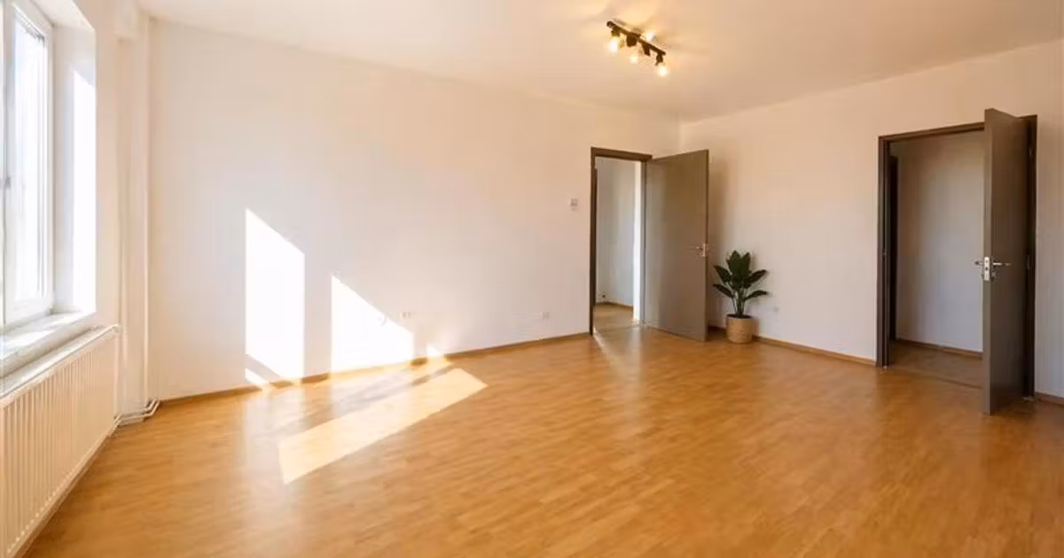 Apartament de vânzare cu 3 camere în zona Vlahuță, Brașov