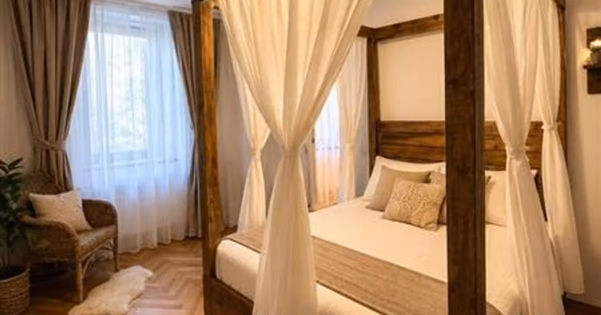 Apartament de vânzare cu 2 camere, mobilat în zona Central, Brașov
