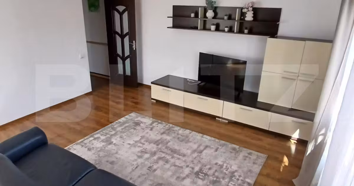 Apartament de vânzare cu 3 camere, mobilat în zona Centrul Civic, Brașov