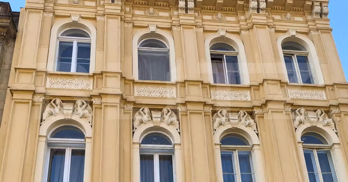 Apartament de vânzare cu 4 camere în zona Central, Brașov