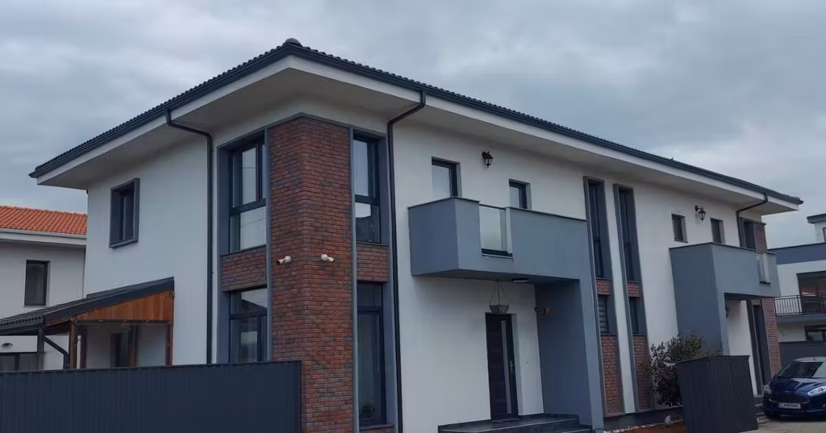 Duplex de vânzare cu 4 camere, mobilat în Florești