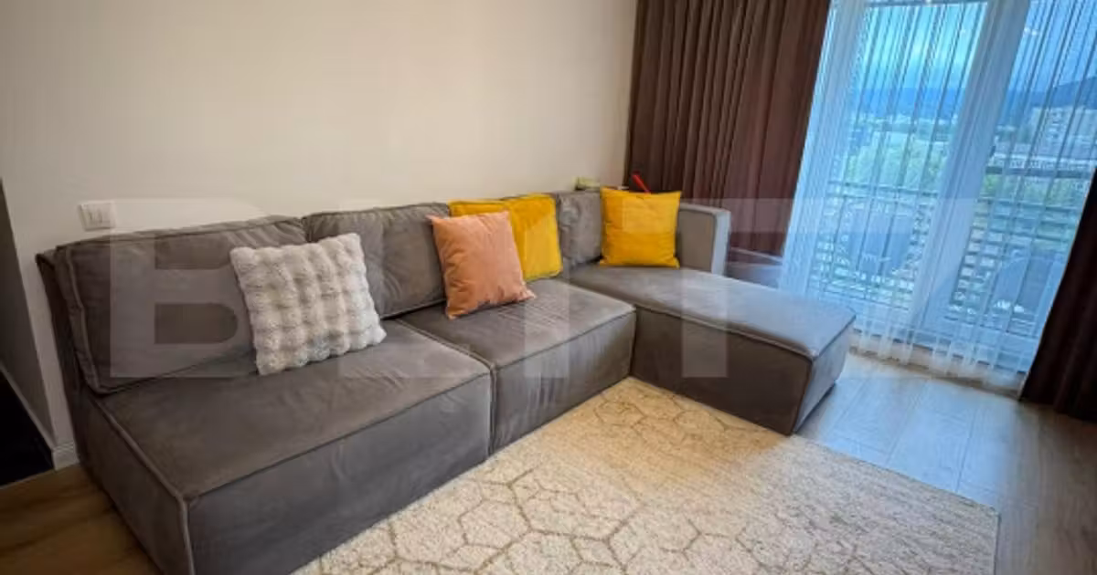 Apartament de vânzare cu 3 camere, mobilat în zona 13 Decembrie, Brașov