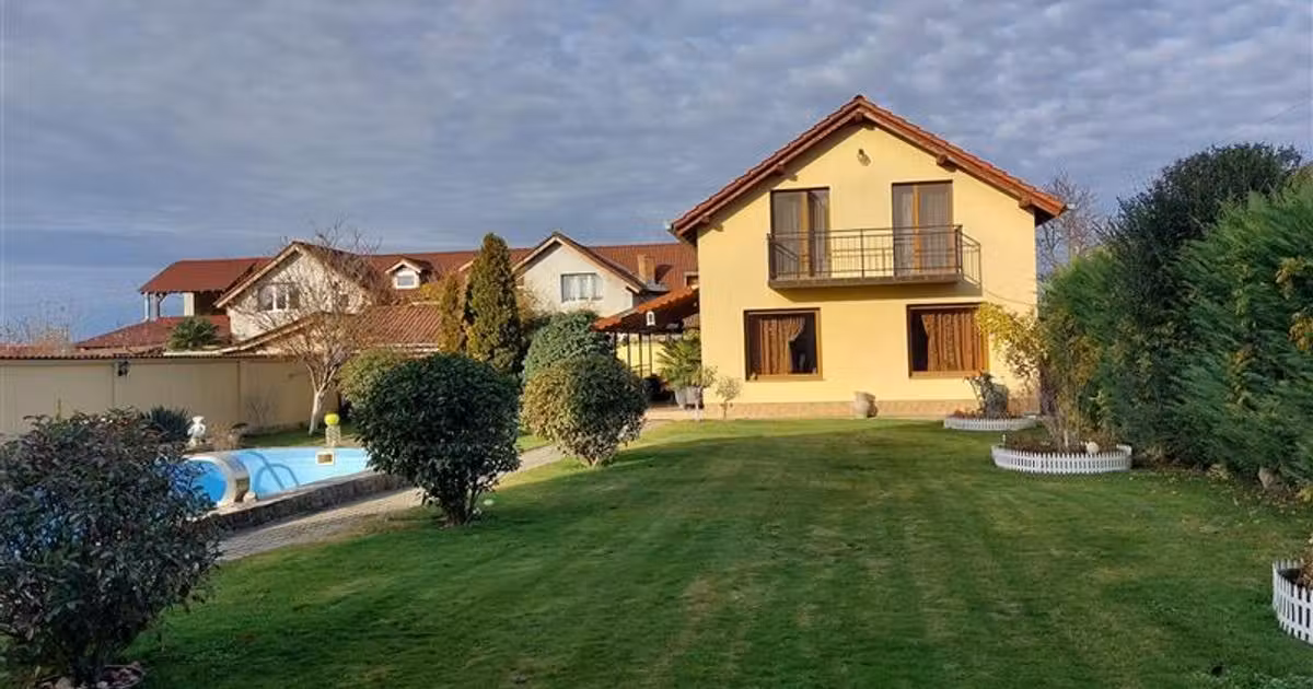 Casă individuală de vânzare cu 15 camere în Fântânele