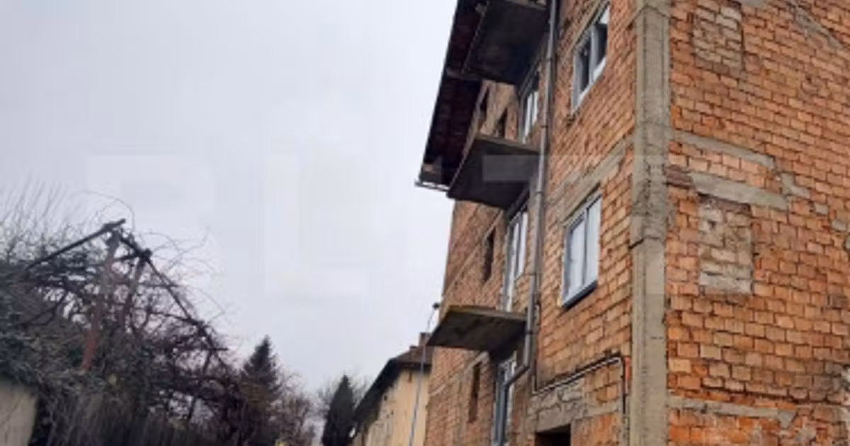 Apartament de vânzare cu 3 camere în zona Tractorul, Brașov