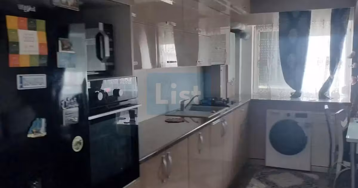 Apartament de vânzare cu 3 camere, mobilat în zona Gării, Brăila