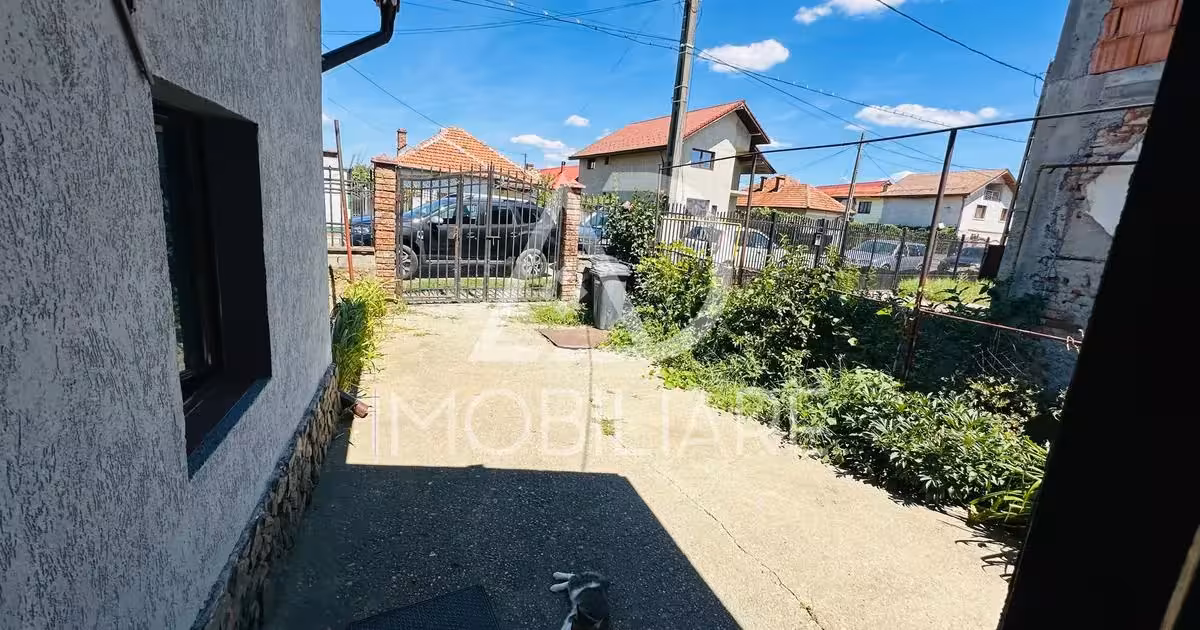 Casă de vânzare cu 3 camere în zona Central, Târgu Jiu