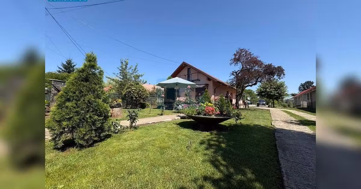 Casă de vânzare cu 5 camere în Lipănești