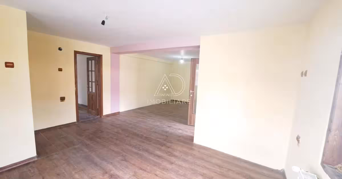 Casă individuală de vânzare cu 9 camere în Novaci