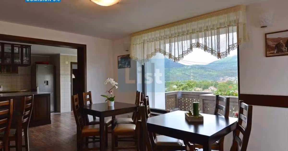 Casă de vânzare cu 7 camere în Vad