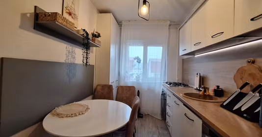 Apartament Florești