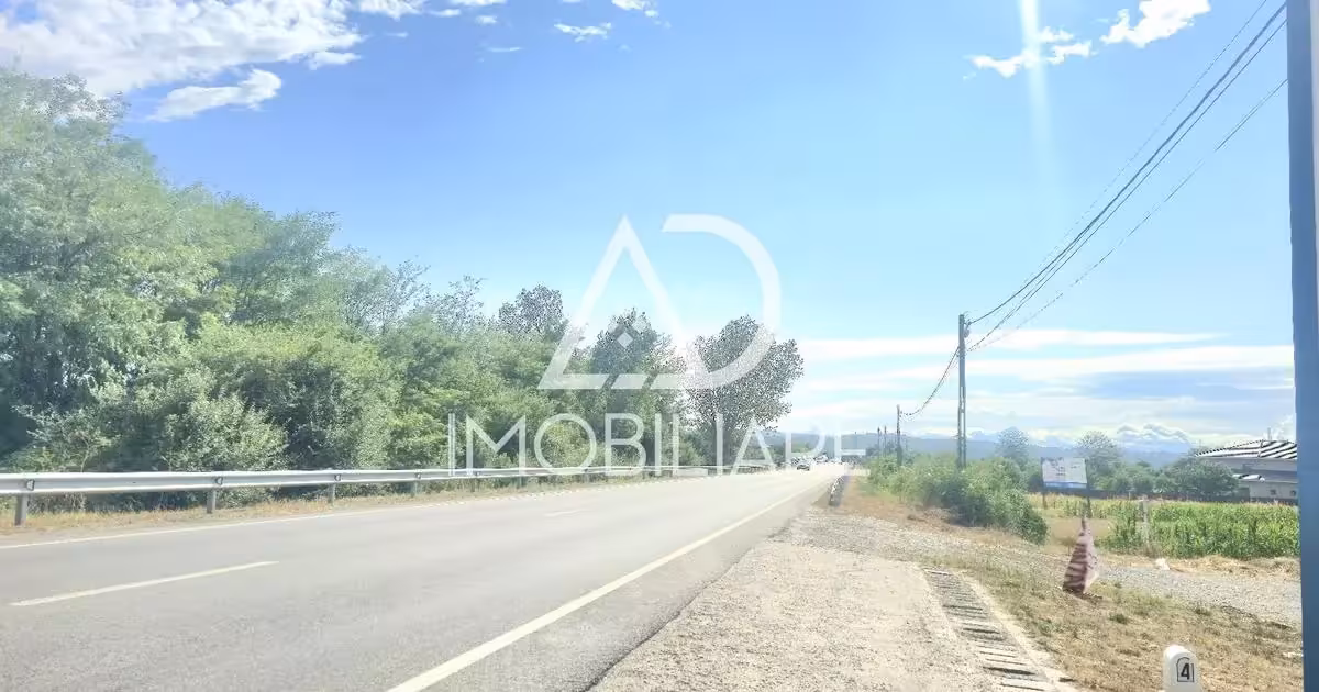 Teren intravilan de vânzare de 3024 mp, în Moi